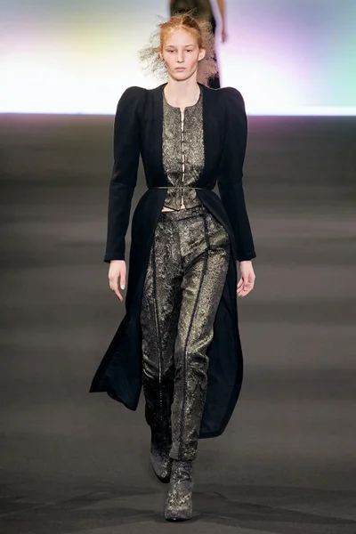 Look 18